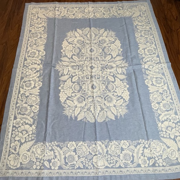 Williams Sonoma Blue Vintage Floral Jacquard Tablecloth 70 X 90 European - Picture 1 of 9